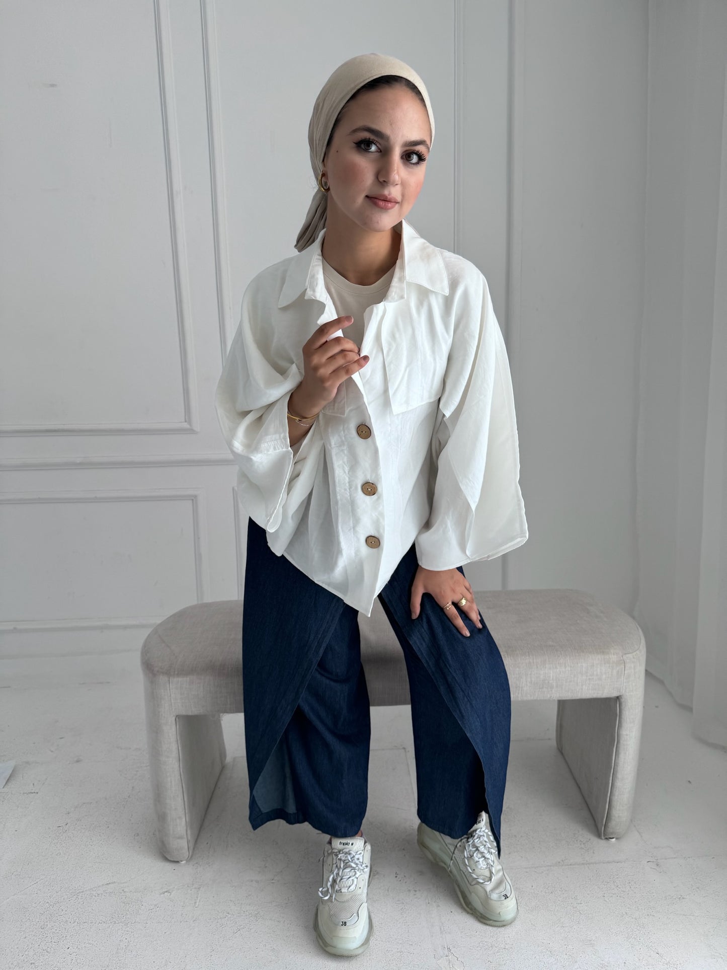 Wooden Buttoned Ruffles Blouse